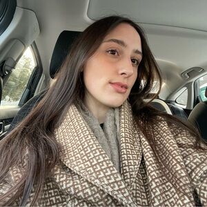 Meet your Posher, Chloe